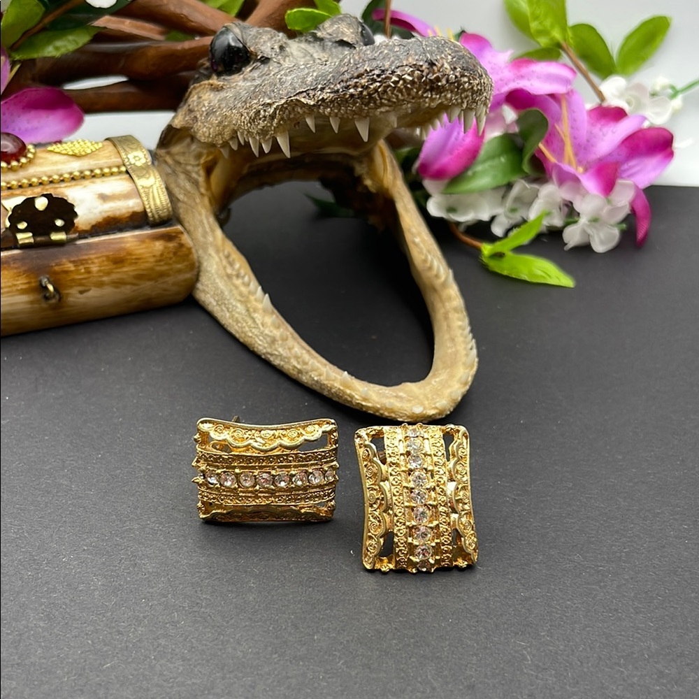 Hobé vintage clip-on earrings 🔥
